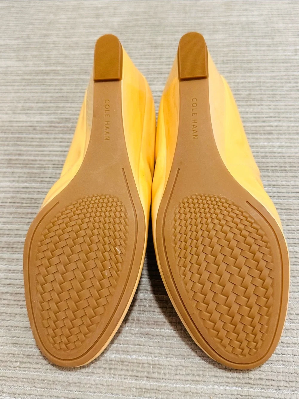 Cole Haan Tali Yellow Patent Leather Wedge Pumps Bow Accent Women's Size 7B